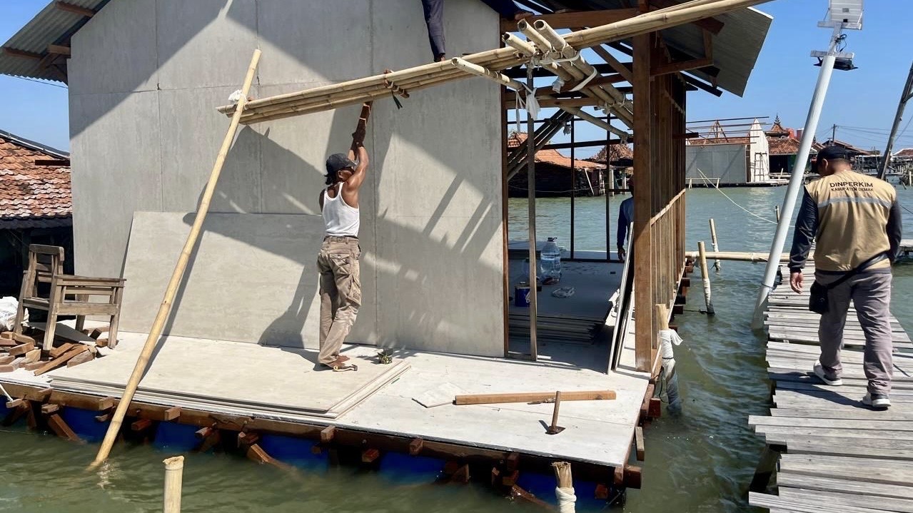 Bantuan Rumah Apung Pemprov Jateng Hampir Selesai, Warga Terdampak Rob Sayung Rasakan Kebahagiaan