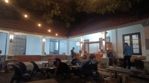 Lapakemane Tempat Nongkrong Asyik di Alun-Alun Brebes, Ada Live Musiknya