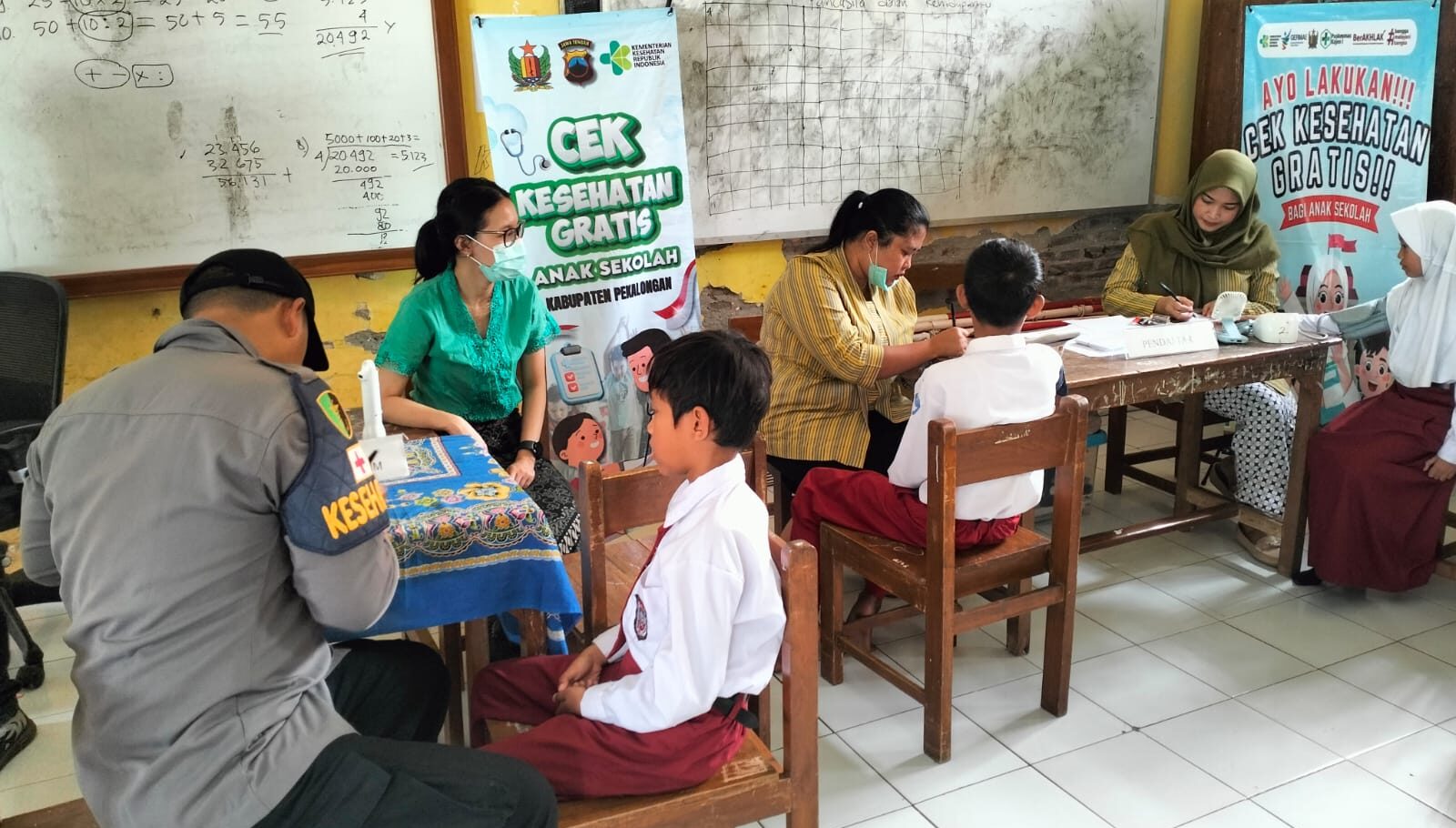 Polres Pekalongan Gandeng Puskesmas, Ratusan Siswa SD Dapat Layanan Kesehatan Gratis