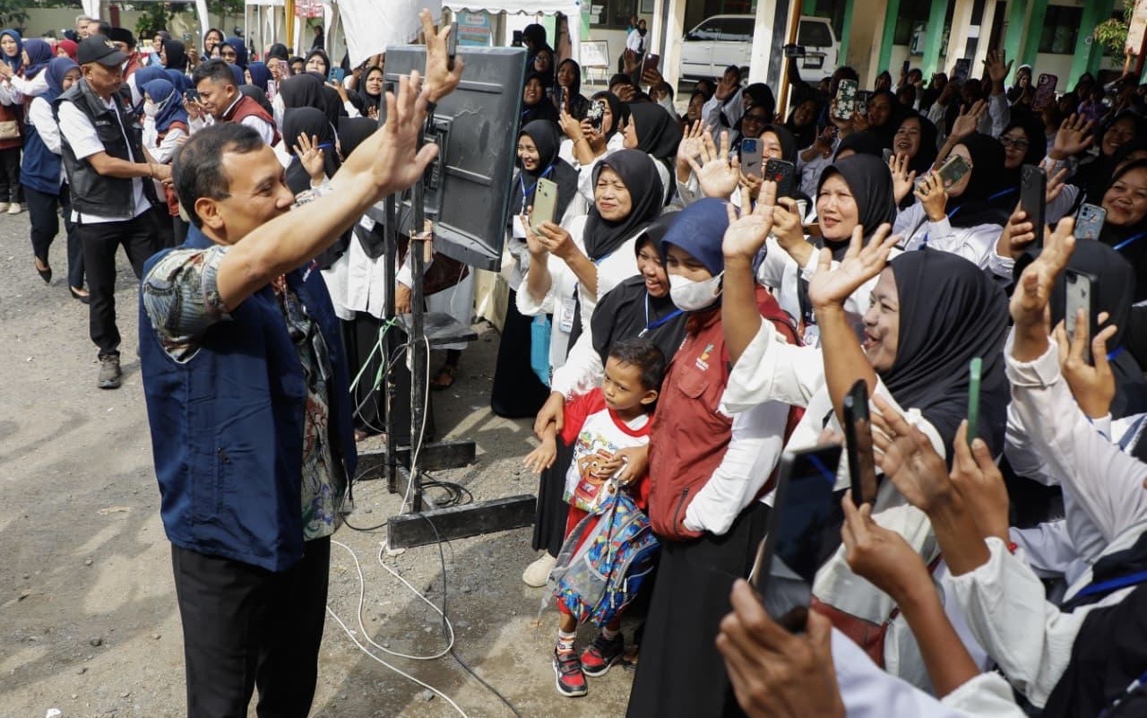 Survei: Warga Jateng Puas Kinerja Ahmad Luthfi–Taj Yasin, Tertinggi Air Bersih dan Kesehatan