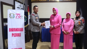 Bhayangkari Polres Pekalongan Peduli: Tali Asih untuk 8 Personil yang Terluka Saat Amankan Demo