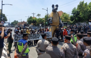 Warga Pemalang Geruduk Pendopo Bupati, Soroti Dugaan Pungli hingga Infrastruktur