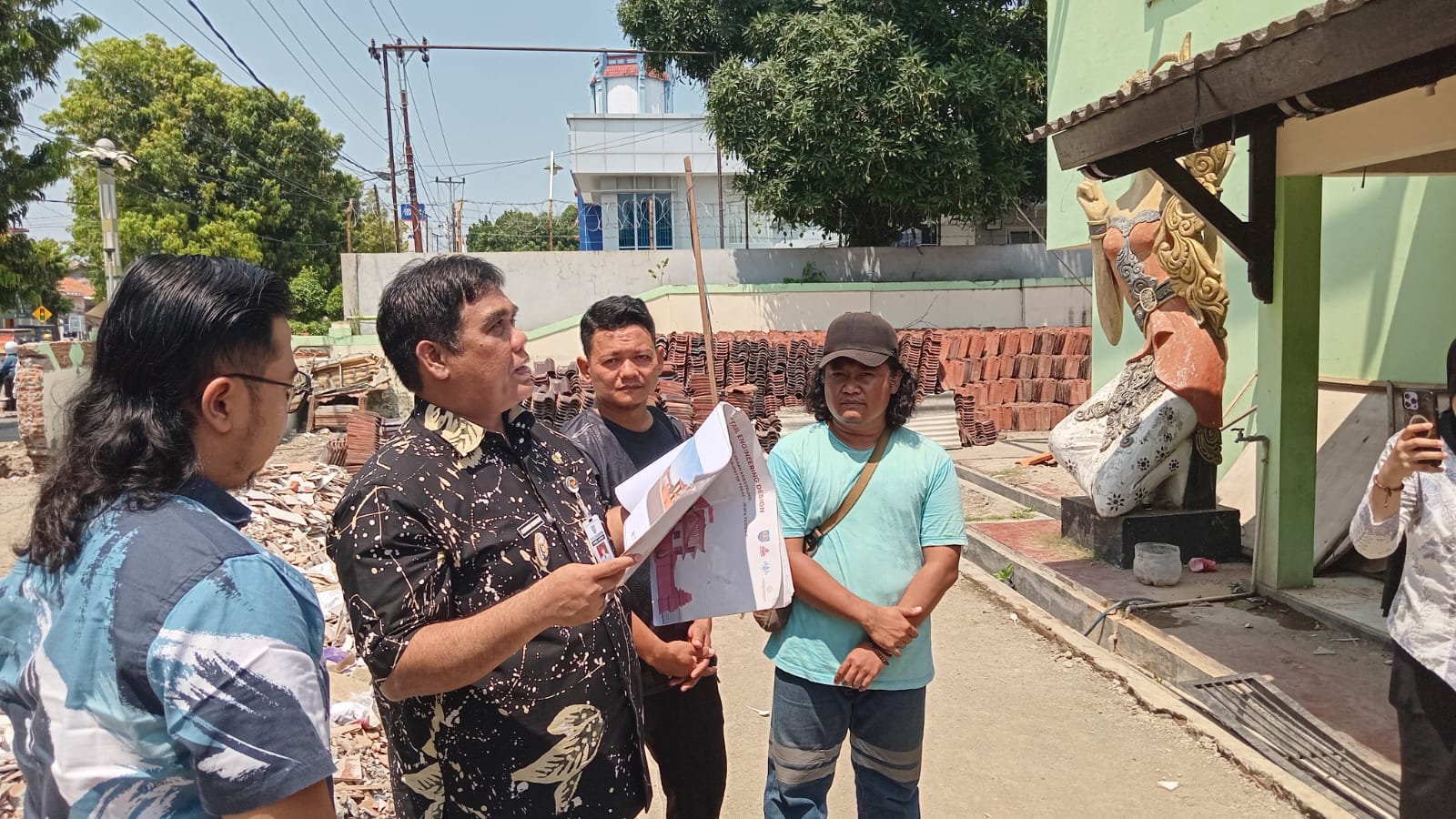 Wabup Tegal Sidak Proyek Rehab Gedung Rakyat Slawi, Ingatkan Rekanan Mulai dari Keterlambatan hingga Aturan K3