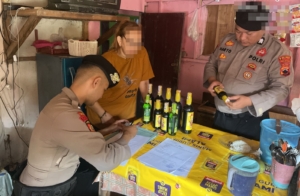 Nyisir Warung dan Kafe, Polisi Sita Puluhan Botol Miras di Pekalongan