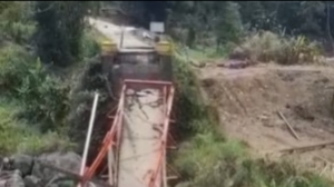 Masih Proses Pembangunan, Mendadak Jembatan Kali Erang di Balapulang Ambruk