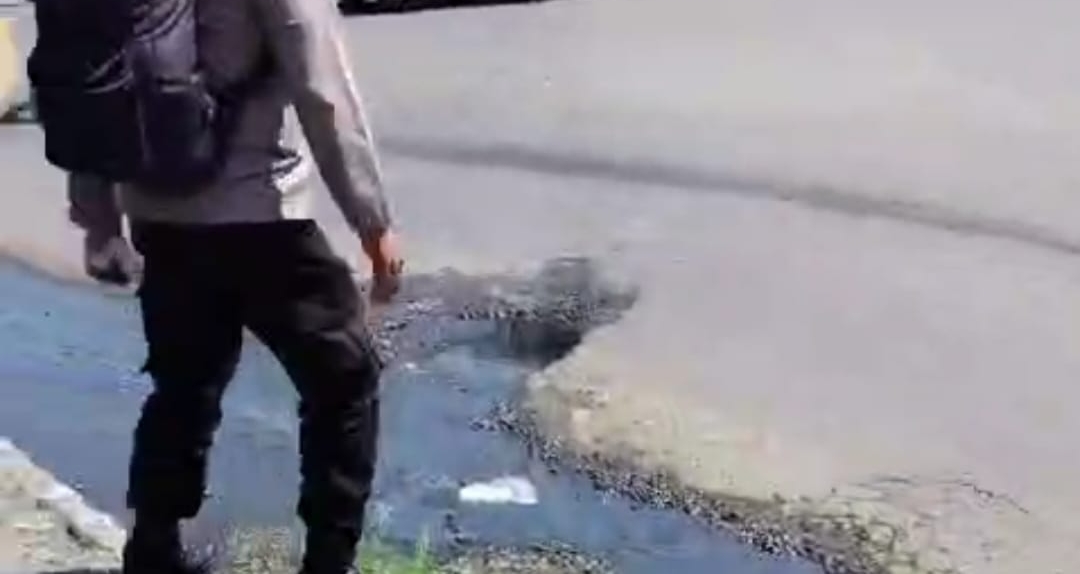 Parah, Mie Gacoan Buang Limbah ke Drainase Kota Slawi, Bau Tak Sedap dan Banyak Nyamuk