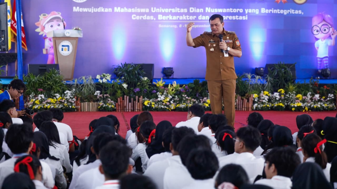 Ahmad Luthfi Ajak Mahasiswa Udinus Ikuti Program Sehari Bersama Gubernur