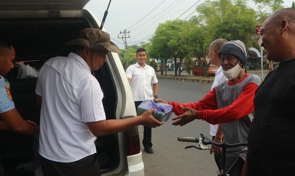 Peduli Sesama, Lapas Batang Bagikan Makan Gratis