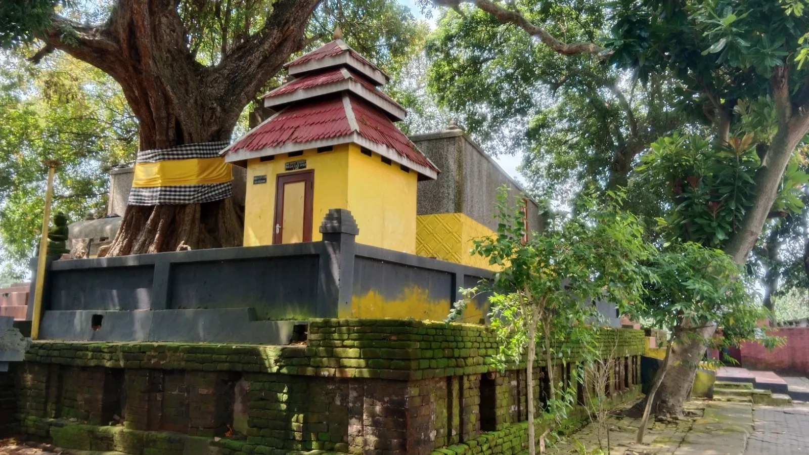 Siti Inggil Jejak Sejarah Majapahit dan Tempat Singgah Spritual Para Presiden