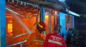 Konsleting Listrik, Rumah Warga Penusupan Ludes Terbakar