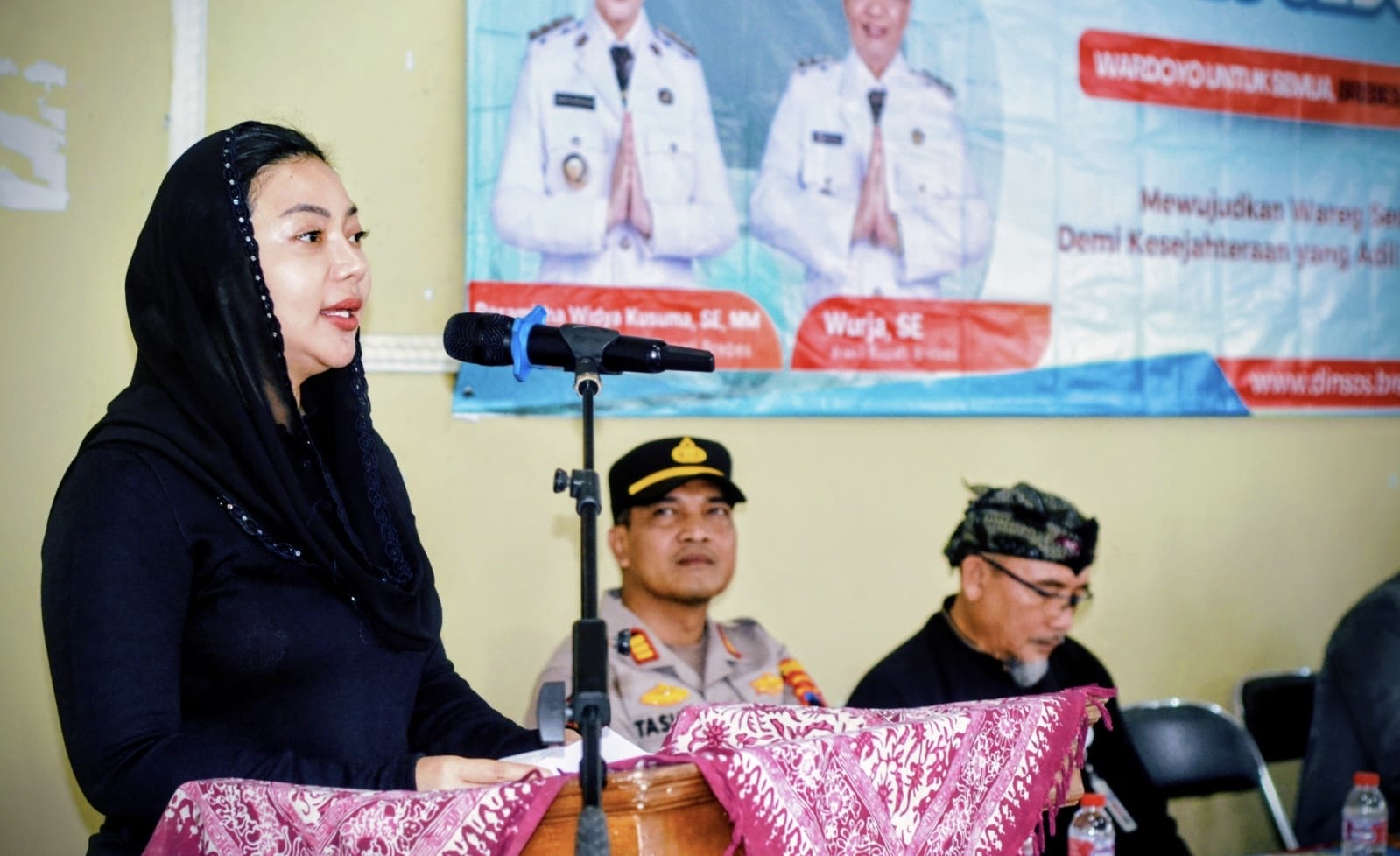 300 Warga Paguyangan Tak Tercover PKH, Dapat Bantuan Wardoyo dari Bupati Mitha