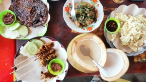Wisata Pantai Sigandu Batang, Surga Kuliner Seafood Segar