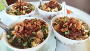 Soto Tauco Legendaris H. Caup Gendut, Ikon Kuliner Tegal Sejak 1972