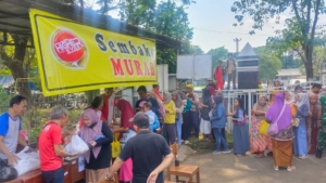 Ribuan Warga Pekalongan Serbu Pasar Murah