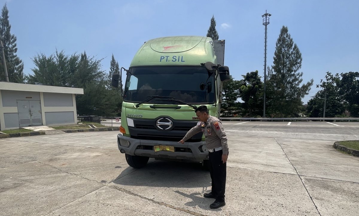 Truk Rem Blong, 1 Tewas di Pertigaan Gringsing Batang