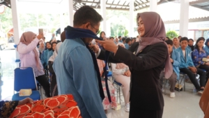 Mahasiswa Alma Ata Edukasi Warga Tegal Soal CERDIK, Mba Iin Angkat Jempol