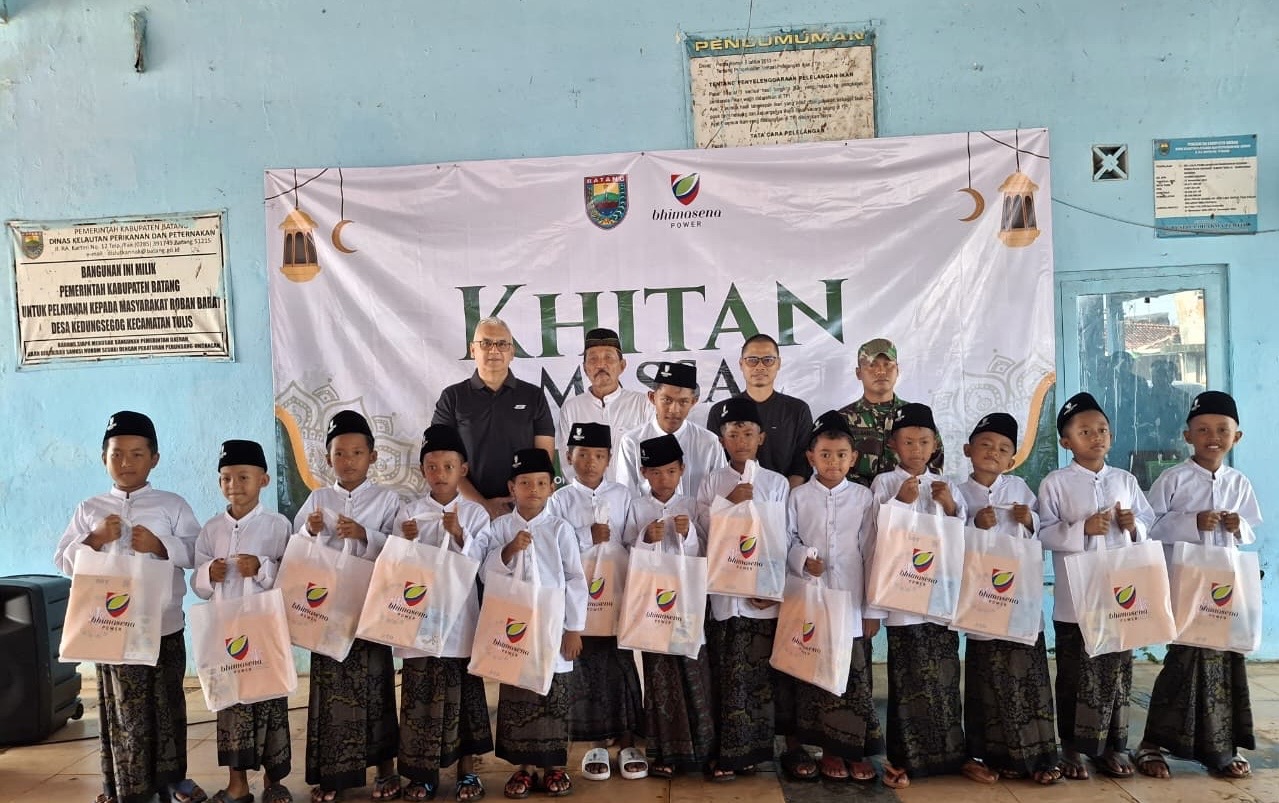 PLTU Batang Gelar Khitan Massal untuk Anak-Anak Nelayan Roban