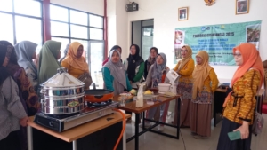 Warga Brebes Belajar Ubah Gembili Jadi Makanan Bergizi, Upaya TMU dan UNNES Cegah Stunting Lewat Dapur Desa