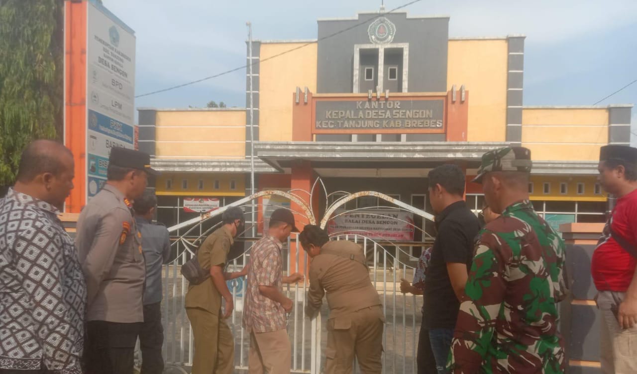 Sepekan Disegel Warga, Balai Desa Sengon Brebes Akhirnya Kembali Dibuka, Kades Teken Komitmen