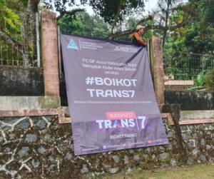 GP Ansor Kabupaten Tegal Pasang Spanduk Boikot Trans7 di Area Pemancar Stasiun TV Trans7 Gantungan