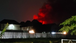 BREAKING NEWS, Bangunan Eks Pabrik Texin Tegal Terbakar Malam Ini