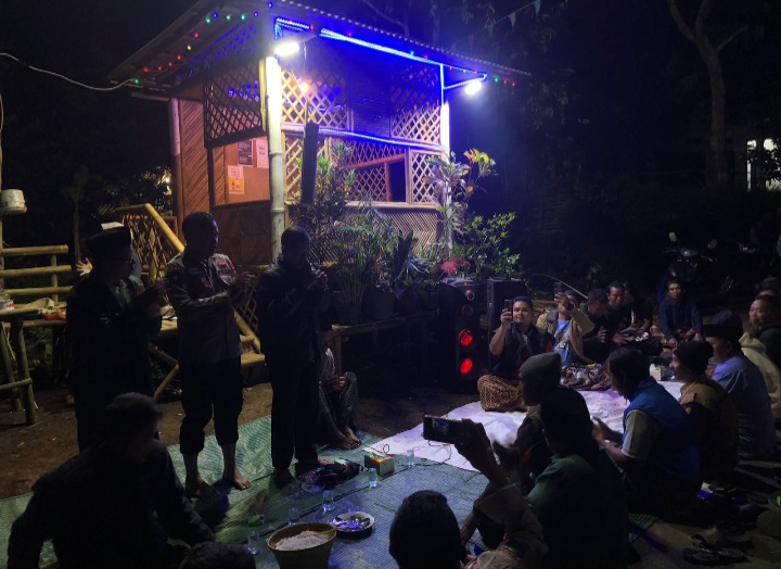 Patut Dicontoh, Warga Cempaka Bumijawa Tegal Gotong Royong Bikin Poskamling Kidul Kuburan