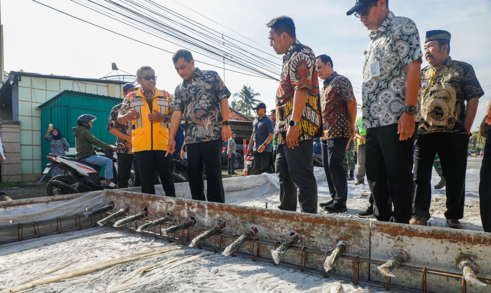 Ahmad Luthfi Pantau Perbaikan Jalan Wiradesa-Kajen sebagai Jalur Utama Konektivitas Pekalongan