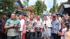 Gubernur Ahmad Luthfi Cek Jalan Viral Salem–Tembongraja Disambut Ribuan Warga