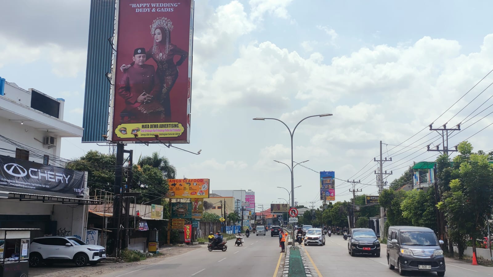 Baliho Selamat Nikah Dedy Yon dan Gadis Muncul di Jalur Pantura Tegal, Jokowi Dijadwalkan Hadir