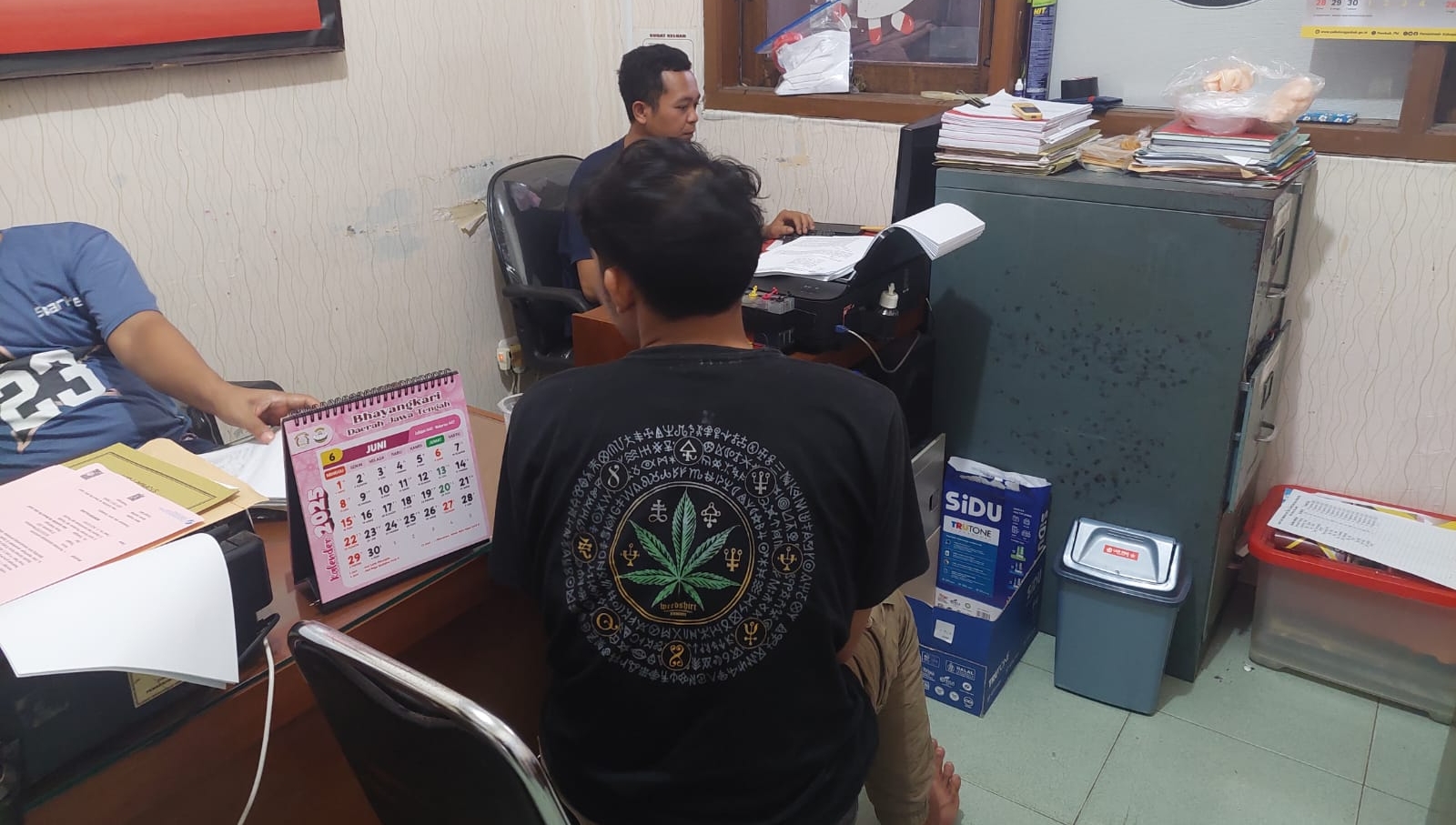 Diringkus, Tersangka Narkoba di Pekalongan Bawa 8 Paket Sabu-sabu