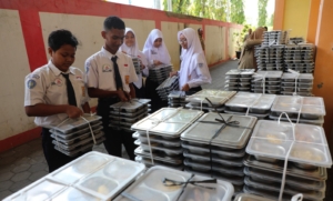 Siswa Nikmati Makan Bergizi Gratis dan Tetap Bisa Menabung Rp5 Ribu Setiap Hari