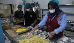 Kebahagiaan Para Penjaga Gizi Sekolah Bisa Bekerja di Dapur MBG