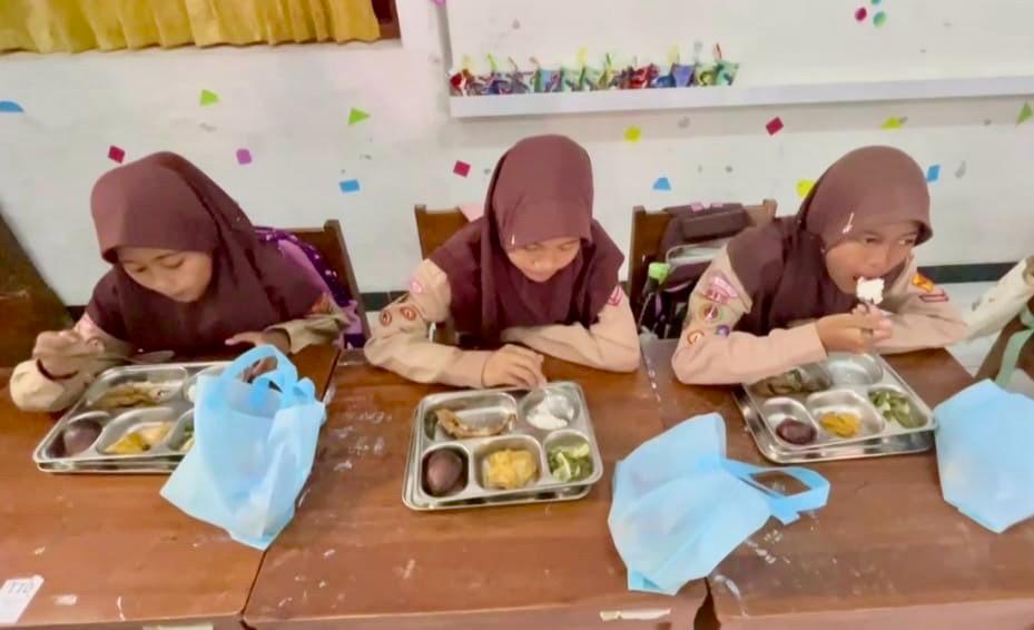 Ringankan Beban, Orang Tua Siswa di Magelang Dukung Program MBG