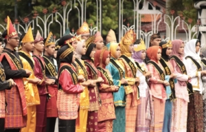 Warna-warni Pakaian Adat Nusantara Semarakkan Upacara Sumpah Pemuda di Pemalang