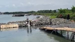 Atasi Pendangkalan, DPUPR Tegal Normalisasi Muara Kali Bacin