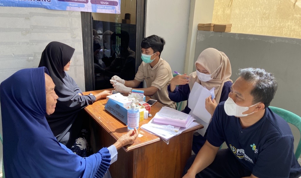 Layanan Dokter Spesialis Keliling RSU Siti Asiyah Bumiayu di Bangbayang Diserbu Ratusan Warga