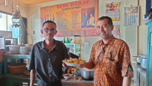 Warma Pi’an, Warung Legendaris di Sisi Utara Stasiun Tegal : Dari Gerobak 1925 hingga Generasi Ketiga