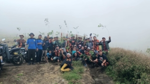 Perhutani KPH Pekalongan Barat Bersama Stakeholder Penyulaman Tanaman di Lereng Gunung Slamet Bagian Barat