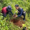 Menanam Pohon Langka di Gunung Lio Salem Brebes
