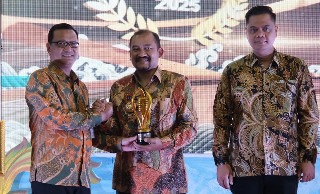 Bupati Pemalang Raih Penghargaan Kepala Daerah Peduli Penyiaran dari KPID Jawa Tengah