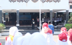 Beasiswa Kuliah Jadi Kabar Bahagia Saat Peringatan Hari Guru di Pemalang