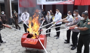 Kejari Brebes Musnahkan 42.455 Butir Obat “Aceh” dan 77,25 Gram Sembako Sintetis