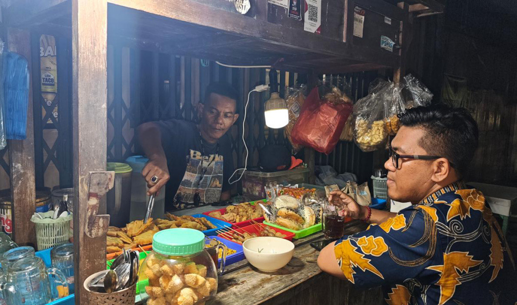 Intip Kisah Pelaku Usaha Angkringan di Semarang, Bangkitkan Ekonomi Keluarga Berkat KUR BRI