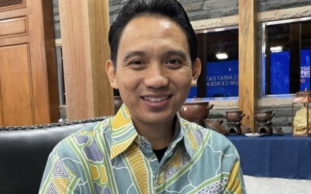 Sarung Batik dan Semangat Tri Sakti Bung Karno