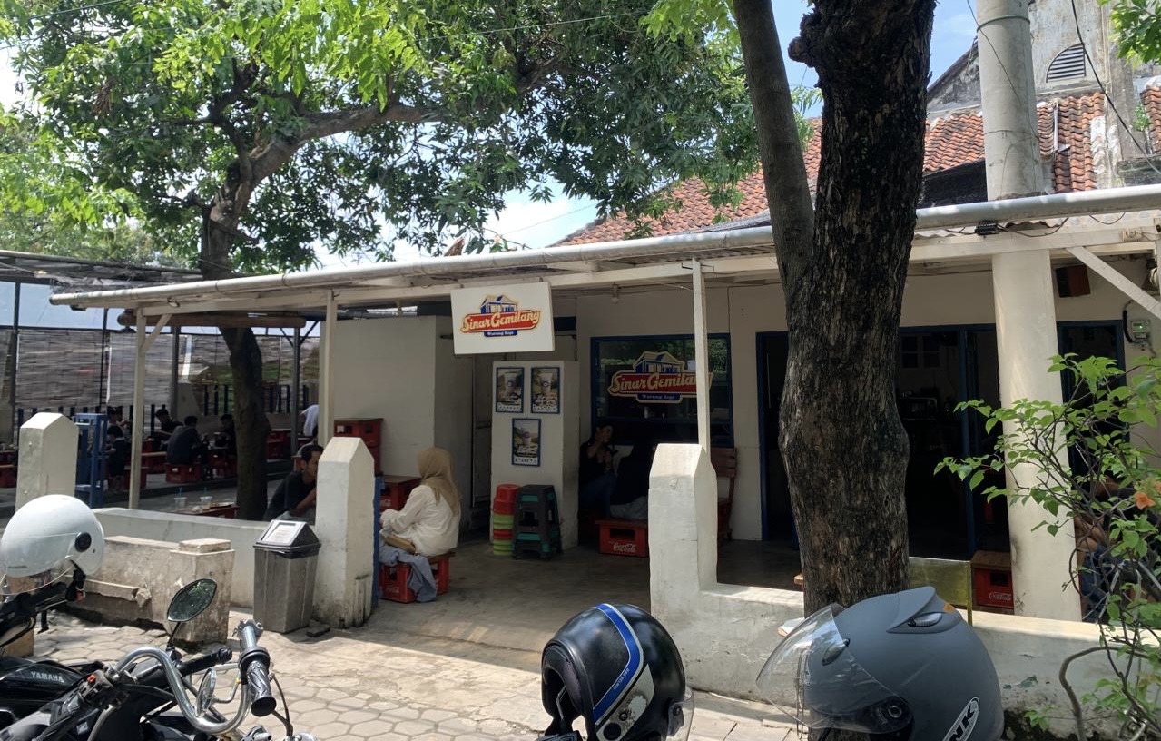 Asyik, Warkop Sinar Gemilang Tegal Bernuansa Konsep Nusantara