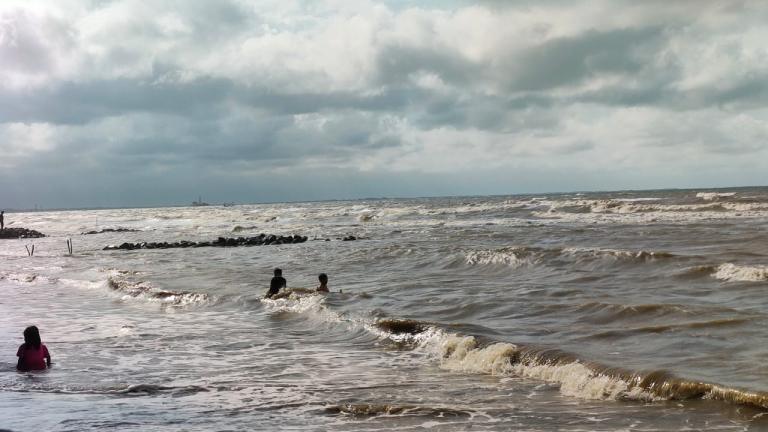 Waspada Gelombang 2,5 Meter di Perairan Tegal-Brebes, Catat Tanggalnya