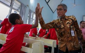 Kunjungan Natal 2025, Sekda Jateng Dorong Anak Panti Punya Cita-cita