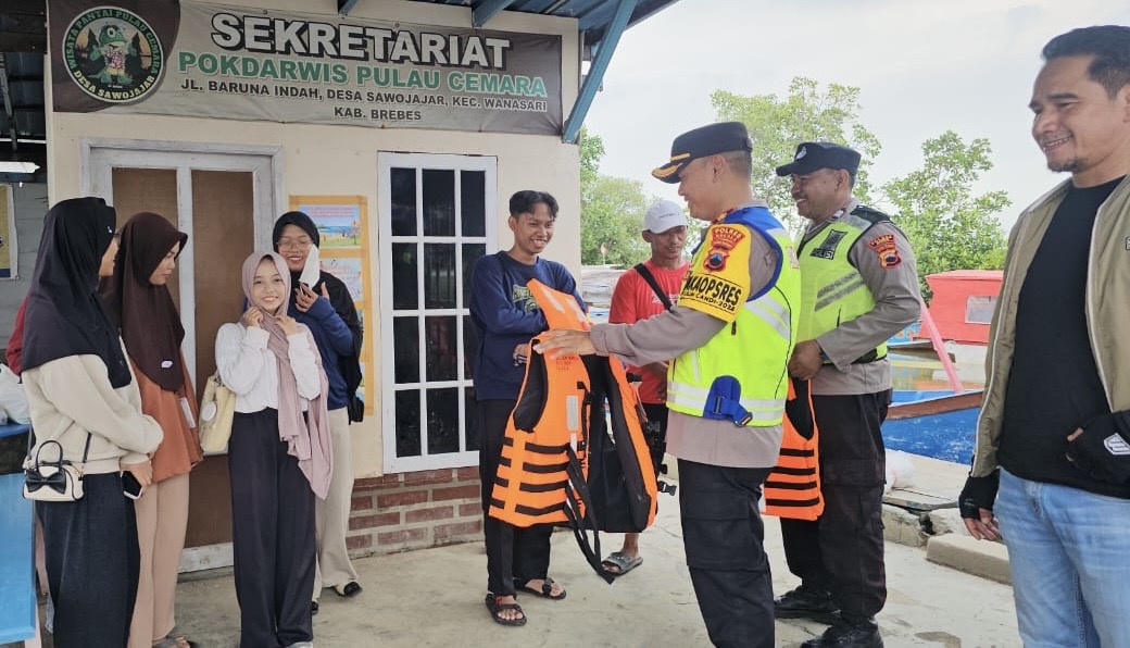 Personel Polres Brebes Sambangi Objek Wisata Pulau Cemara, Ini Tujuannya