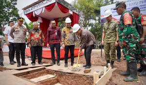 Menkop Resmikan Koperasi Merah Putih Sokoduwet Pekalongan