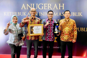 Sediakan Berbagai Kanal Informasi, Pemprov Jateng Raih Anugerah Keterbukaan Informasi Publik 2025